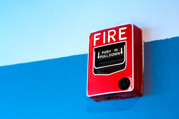 red-button-handbrake-fire-alarm-wall_105751-8777